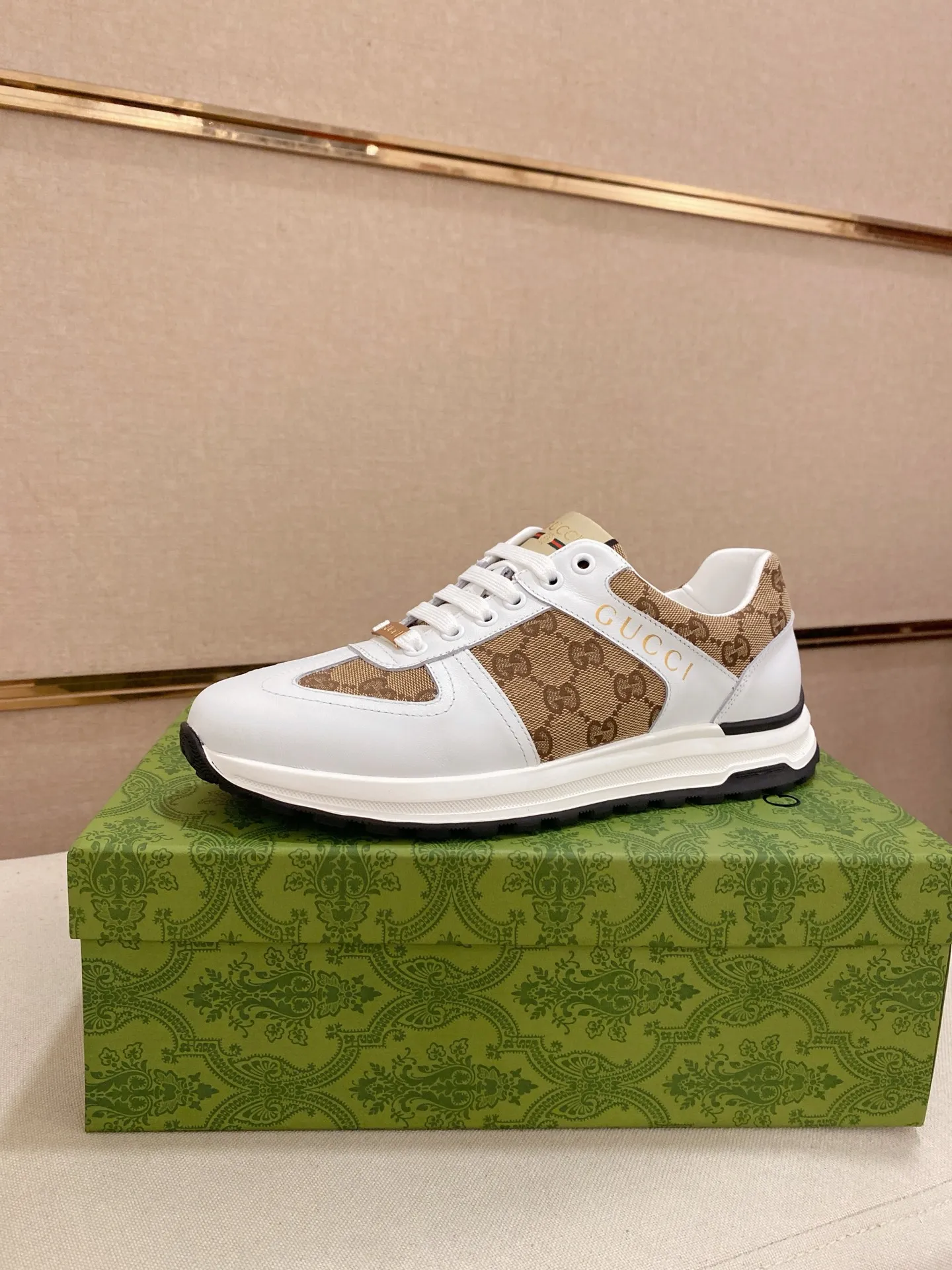 Men's clothing and shoes💰 400💰🇮🇹🇮🇹GUCCI (Gucci) top 🔍🔍 new models are on sale at the same time, the upper 🇮🇹 is imported Italian first-layer cowhide, the lining is fully imported sheepskin 💪💪, completely 1⃣️compared 1⃣️Reproduction🇮🇹💪💪, ⚠Sole: The original sole is specially provided by the original factory, the exclusive movable molded sole is super comfortable, ⚠Original factory follow-up goods, 🔍🔍high quality, you can enter and leave the counter at will, welcome to compare⚠. Code number: 38-44 (45 is custom-made and cannot be returned or exchanged)